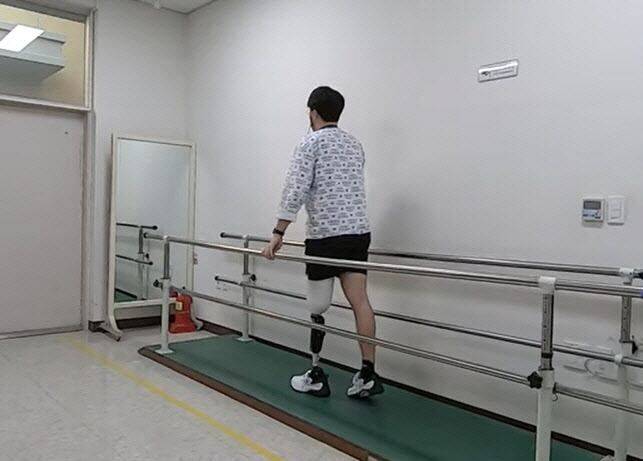 [서울=뉴시스] 박씨는 지난 14일 자신의 유튜브 채널(CJ PARK)에 "다리를 절단했는데 민방위 통지서가 날아왔다"는 제목의 영상을 게재했다. (사진= CJ PARK 유튜브 캡처 ) 2025.04.20. photo@newsis.com *재판매 및 DB 금지