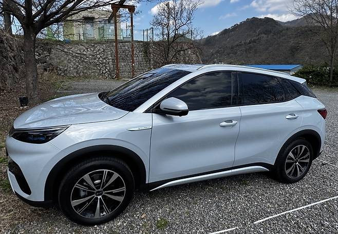 아토3 옆모습. 휠베이스는 2720mm다.