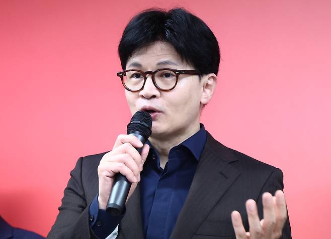 한동훈 국민의힘 대선 경선 후보가 지난 18일 서울 여의도 선거 사무소에서 캠프 인선 등 현안 관련 기자회견을 하고 있다. ⓒ공동취재