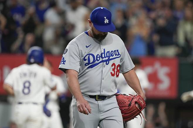 끝내기 홈런을 맞은 커비 예이츠.    알링턴 | 이매진이미지연합뉴스