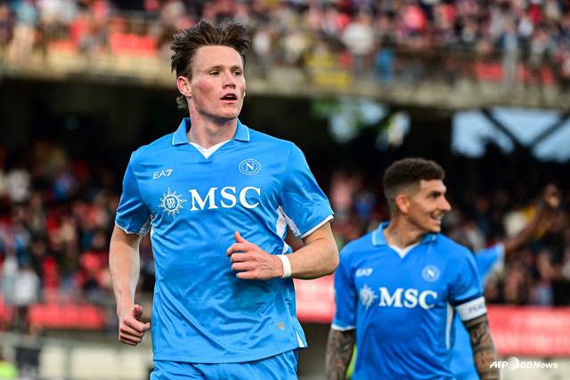 스콧 맥토미니(왼쪽)의 골 세리머니. /AFPBBNews=뉴스1