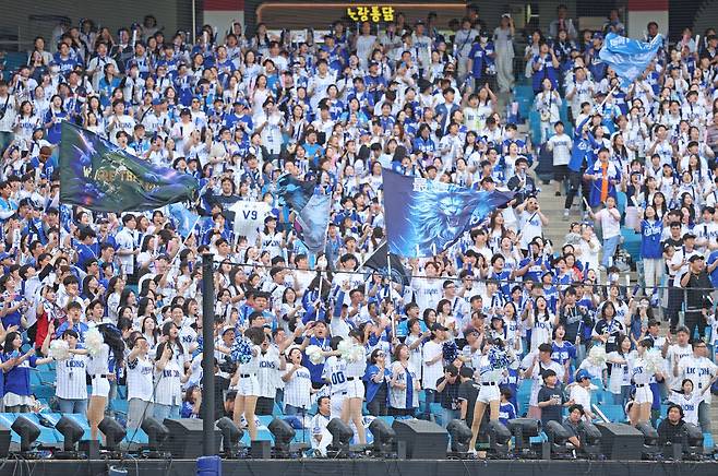 18일부터 20일까지 대구 삼성라이온즈파크에서 열린 삼성 라이온즈와 롯데 자이언츠의 주말 3연전이 모두 매진됐다. 삼성 라이온즈