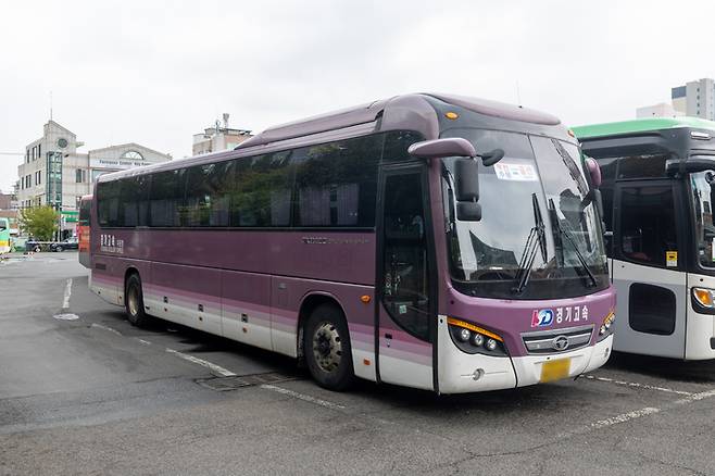 울산시외버스터미널에 주차된 자일대우버스 FXII120 모델. 최지원 기자