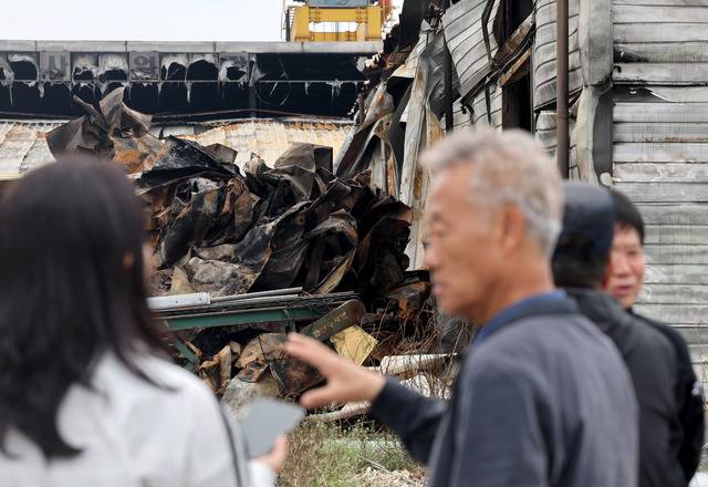 20일 오전 안동시 남후면 농공단지에서 김영일(68) 씨가 당시 상황과 피해보상 문제점에 관해 이야기하고 있다. /이용선기자 photokid@kbmaeil.com