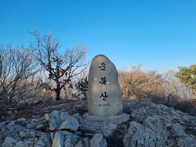 신라시대 화랑들의 훈련지로 전하고 있는 경주 문복산 정상.
