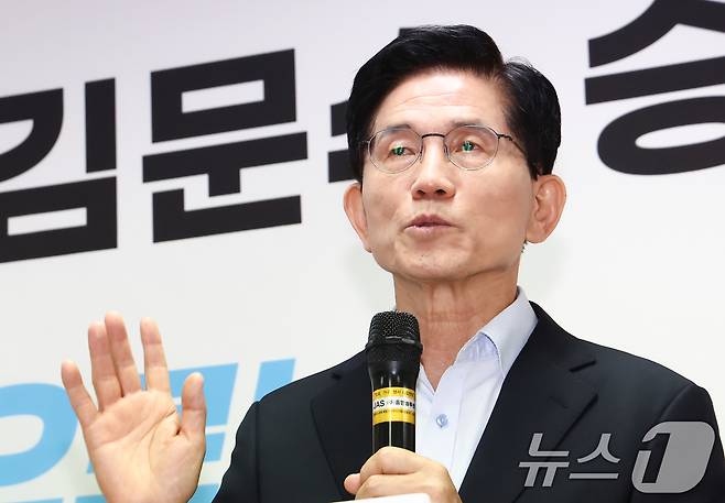 김문수 국민의힘 대선 경선 후보가 21일 오전 서울 여의도 선거사무소에서 GTX(광역급행철도) 전국 확대 관련 교통 공약 발표를 하고 있다. 2025.4.21/뉴스1 ⓒ News1 김민지 기자
