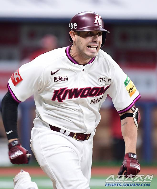 30일 고척스카이돔에서 열린 KBO리그 키움과 SSG의 경기. 힘차게 주루하는 키움 카디네스. 고척=송정헌 기자songs@sportschosun.com/2025.03.30/