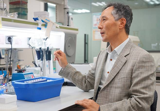 이정규 브릿지바이오테라퓨틱스 대표가 경기도 판교 본사 연구실에서 신약 후보물질 임상 과정에 대해 설명하고 있다./조선비즈 DB
