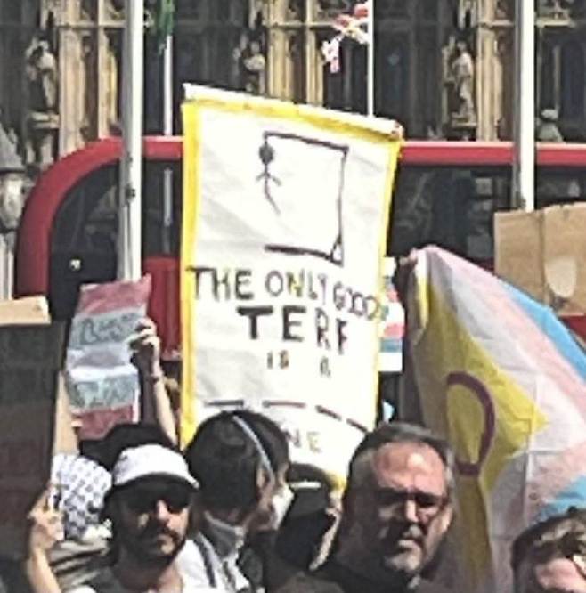 1000044845.jpg 싱글벙글 트랜스젠더 시위