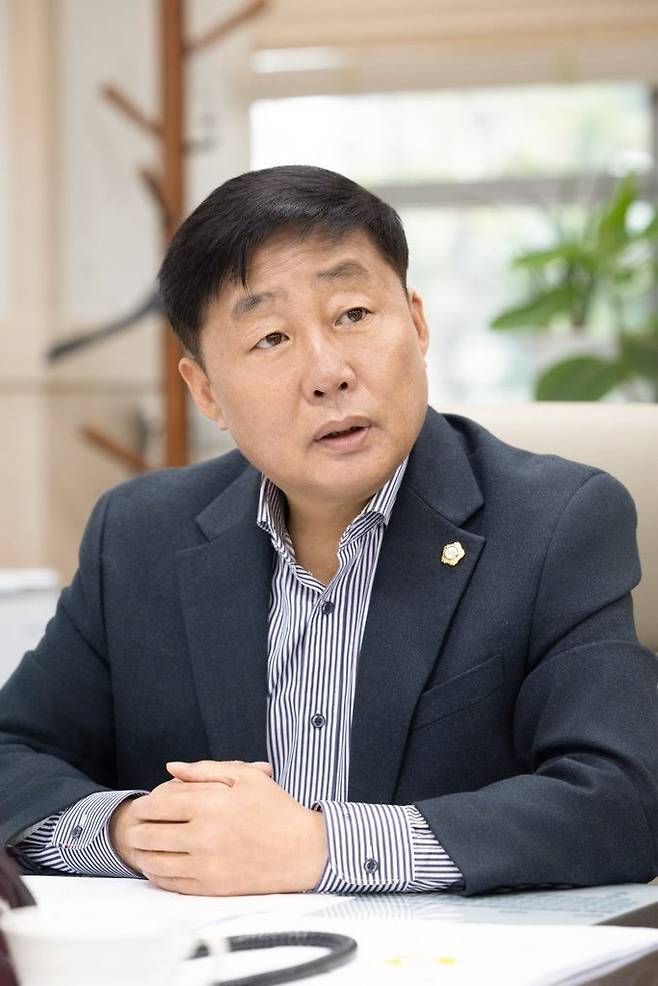 21일 윤창철 양주시의회 의장이 파이낸셜뉴스와 인터뷰를 진행하고 있다. 양주시의회 제공