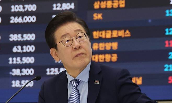 이재명 더불어민주당 대선 경선 후보. 이 후보는 21일 서울 여의도 금융투자협회를 찾아 증권사 리서치센터장들과 주식시장 활성화 방안을 논의했다. 신소영 기자 viator@hani.co.kr