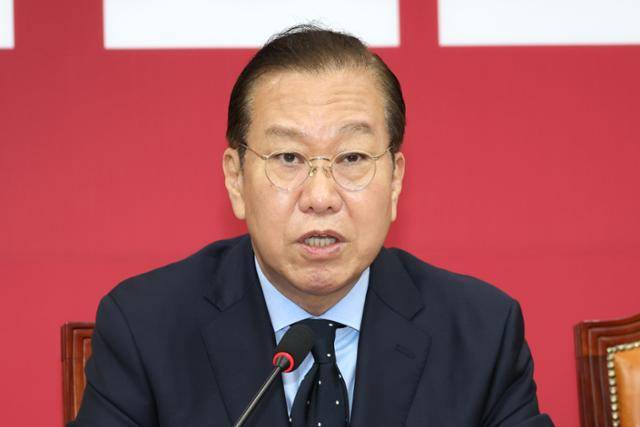 권영세 국민의힘 비상대책위원장이 21일 국회에서 열린 비상대책위원회의에서 발언하고 있다. 뉴스1