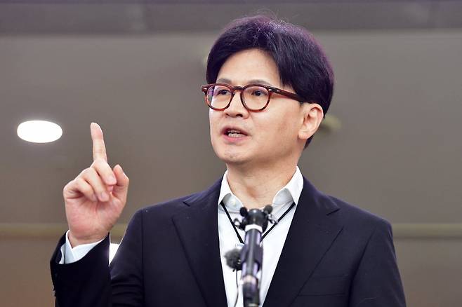한동훈 국민의힘 대선경선 후보가 21일 오전 2025 APEC 정상회의가 열리는 경북 경주시 화백컨벤션센터에서 경선 관련된 입장을 밝히고 있다. / 사진=뉴스1