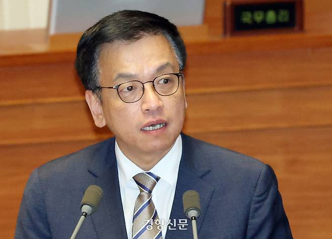 최상목 경제부총리가 지난 15일 국회 본회의 대정부질문에서 의원 질의에 답변하고 있다. 박민규 선임기자