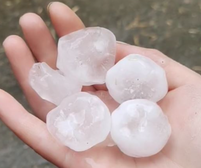 중국 장시성에 지난 19일 내린 우박. 웨이보