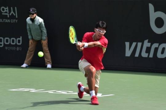 정현의 지난 18일 부산오픈 챌린저 2회전 경기 모습.