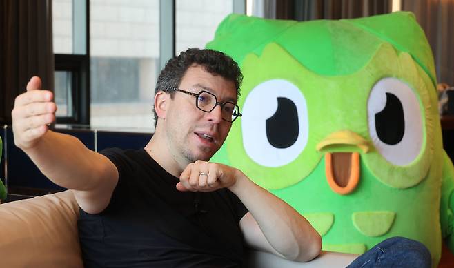 루이스 폰 안 듀오링고 최고경영자(CEO)가 매일경제와 인터뷰하고 있다. [이승환기자]