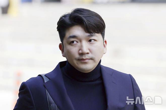 [서울=뉴시스] 최동준 기자 = 기업회생절차를 신청한 최형록 발란 대표가 3일 서울 서초구 서울회생법원에서 열린 심문기일에 출석하고 있다. 2025.04.03. photocdj@newsis.com