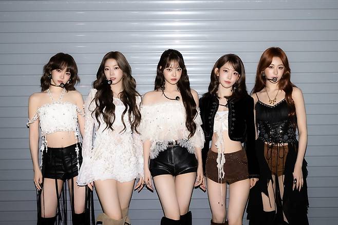 19~20일 이틀 동안 인천 영종도 인스파이어 아레나에서 첫 월드 투어 '이지 크레이지 핫'을 공연한 그룹 르세라핌. 쏘스뮤직 제공