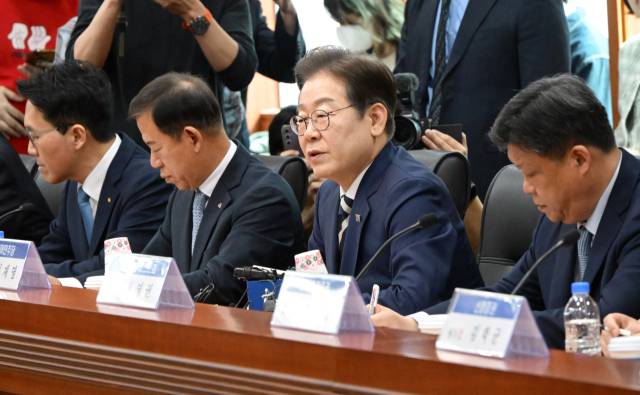 이재명 더불어민주당 대선 경선 후보가 21일 서울 여의도 금융투자협회에서 열린 자본시장 활성화를 위한 정책간담회에서 모두발언을 하고 있다. 성형주 기자 2025.04.21