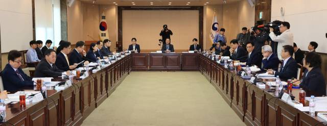 조규홍 보건복지부 장관이 17일 서울 종로구 정부서울청사에서 열린 2025년도 제2차 국민연금기금운용위원회에서 발언하고 있다. 연합뉴스