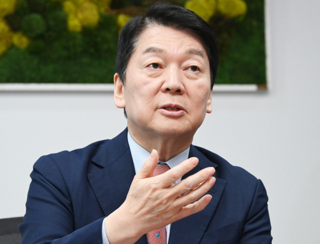 안철수 국민의힘 대선 예비후보가 국회 의원회관에서 서울경제신문과 인터뷰하고 있다. 오승현 기자