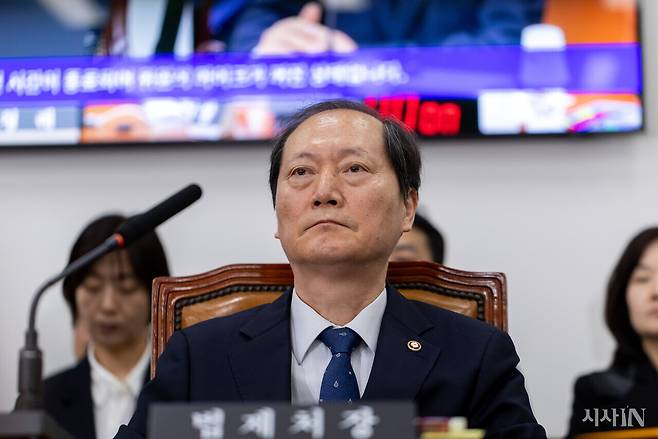 4월9일 헌법재판관 후보로 지명된 이완규 법제처장이 국회 법사위에 증인으로 출석했다. ⓒ시사IN 신선영