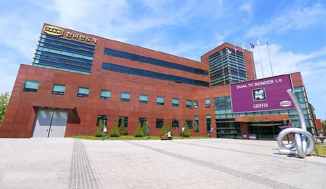 11일 한미반도체는 자사주 소각, 비과세 배당 준비안 등을 담은 기업가치 제고 계획을 공시했다. 사진은 한미반도체 본사 1공장 전경&nbsp;ⓒ한미반도체 제공