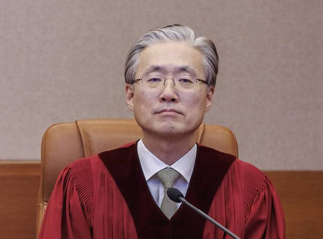 김형두&nbsp;헌법재판관이 4월10일 서울 종로구 헌법재판소 대심판정에서 열린 박성재 법무부 장관 탄핵심판 선고에 참석한 모습 ⓒ연합뉴스