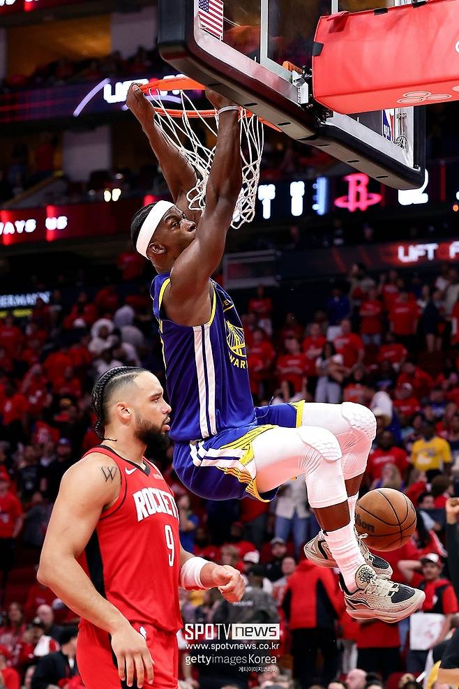 ▲ 버틀러가 덩크슛하고 있다.