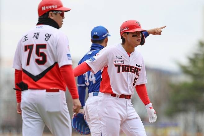 KIA 타이거즈 김도영(오른쪽). /사진=KIA 타이거즈 제공