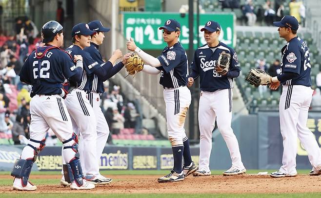 쿠팡플레이가 KBO를 중계하는 티빙을 꺾고 2위에 올라섰다.[사진 | 뉴시스]