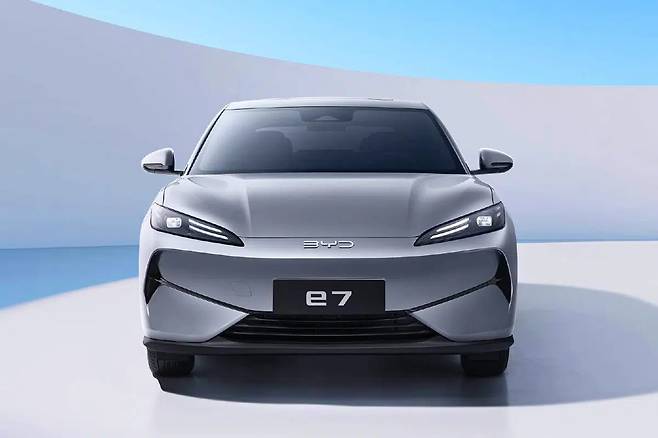 BYD e7