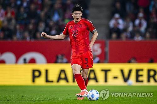 이적시장 전문 기자 파브리치오 로마노가 21일(한국시간) 김민재가 바이에른 뮌헨을 떠날 수 있다고 전했다.   바이에른 뮌헨 소식을 전하는 'FC바이에른 브라릴레이루'는 이를 인용하면서 김민재가 여름에 뮌헨을 떠날 가능성이 있으며 현실적인 일이라고 밝혔다. 연합뉴스