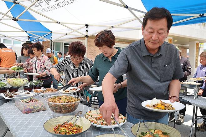 목원대, 영덕 산불 피해 주민에 식사 봉사 [목원대 제공. 재판매 및 DB 금지]