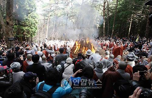 법정 스님 다비식 [연합뉴스 자료사진]