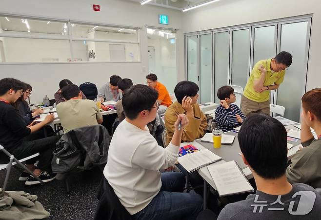 침치료인증수의사 수업이 21일 서울 강남구 VIP동물한방재활의학센터 by Dr. 신사경에서 열렸다. ⓒ 뉴스1 최서윤 기자