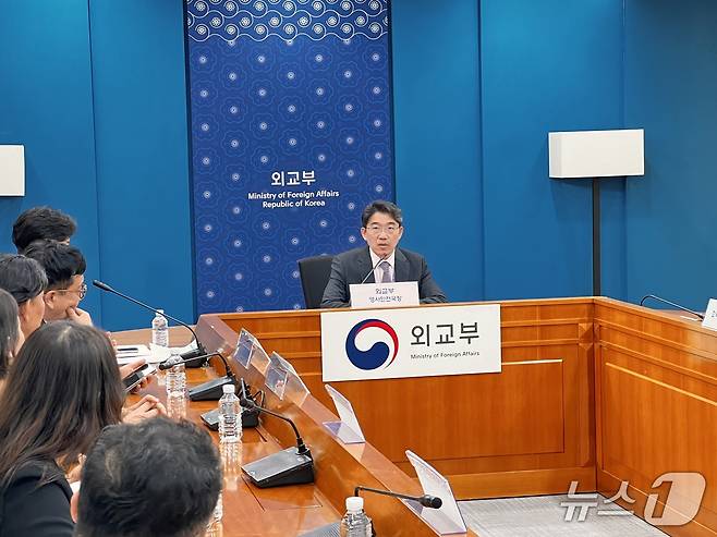 윤주석 외교부 영사안전국장이 '여행업계 긴급 안전간담회'를 주재하고 있다.(외교부 제공)