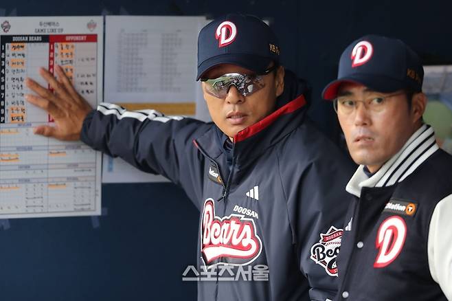 불펜 WAR 최하위다. 경기 후반부 들어 리드를 내주는 경우가 많다. 두산 이승엽 감독의 고심이 깊을 수 밖에 없다. 사진 | 두산 베어스