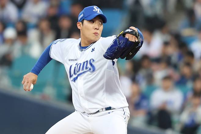 삼성 원태인이 10일 대구삼성라이온즈파크에서 열린 2025 KBO리그 정규시즌 SSG전에서 역투하고 있다. 사진 | 삼성 라이온즈