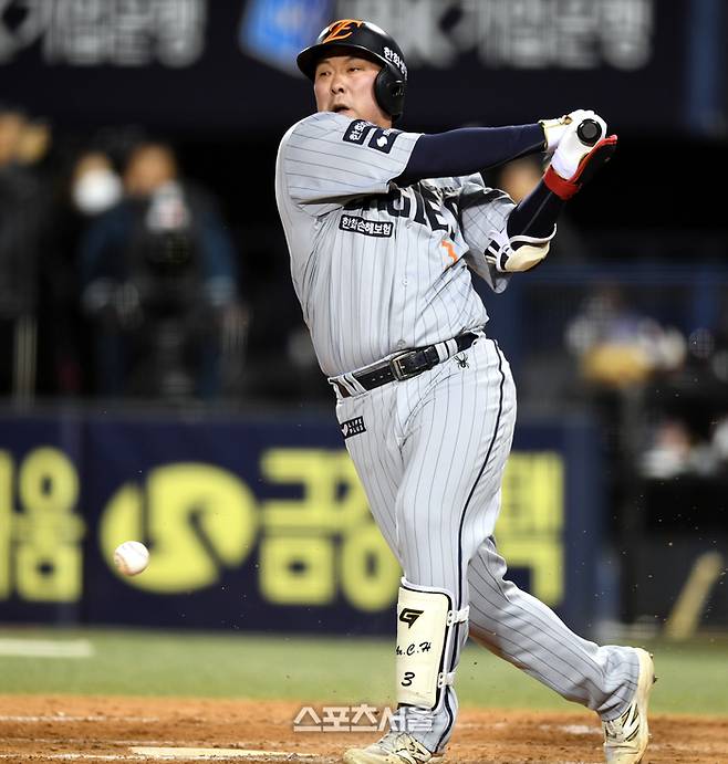 한화 안치홍이 잠실구장에서 열린 2025 KBO리그 LG와 경기에서 타격하고 있다. 잠실 | 최승섭기자 thunder@sportsseoul.com