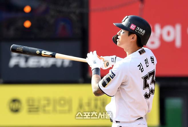 KT 김민혁이 22일 수원 SSG전 6회말 적시타를 터뜨렸다. 수원 | 박진업 기자 upandup@sportsseoul.com