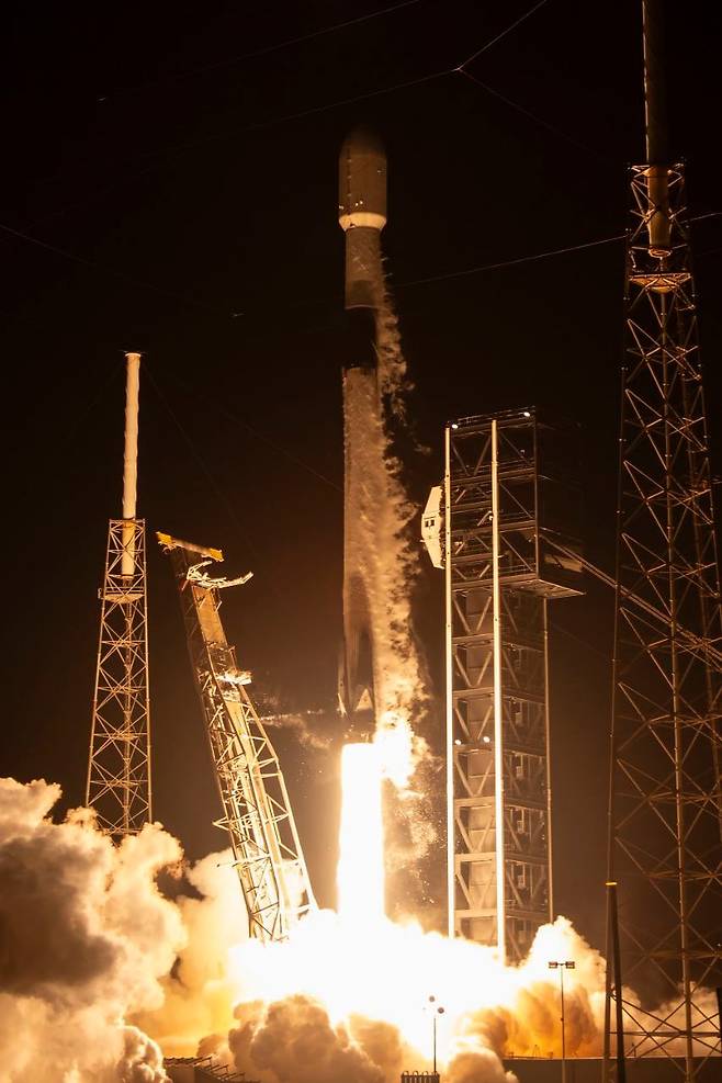 군 정찰위성 4호기 발사 직후 모습 . /방사청 제공