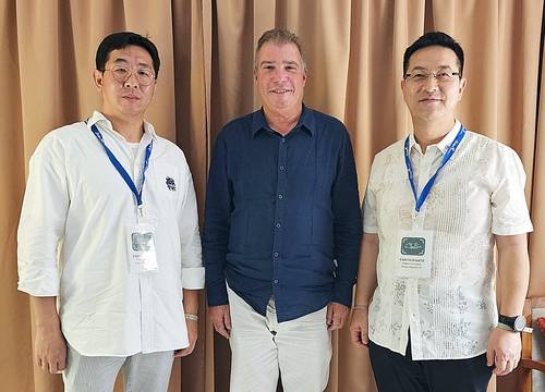 (좌로부터)쿠바 가비오따 한국지사 최원석 지점장, 후안 칼로스 가르시아 그란다(Juan Carlos Garcia Granda) 쿠바관광부 장관, 쿠바 가비오따 한국총판 IRC 최혁 대표
