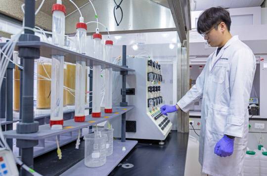 해수방사능 분석. 한국원자력안전기술원 제공