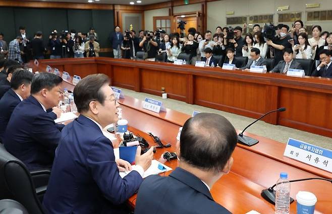 이재명 21대 대선 더불어민주당 경선 후보가 21일 서울 여의도 금융투자협회에서 열린 자본시장 활성화를 위한 정책간담회에서 질의응답을 하고 있다. ⓒ뉴시스