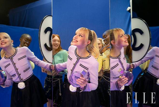 거울로 이뤄진 미로 속에서 자신만의 기회(샹스)를 찾는 모습.