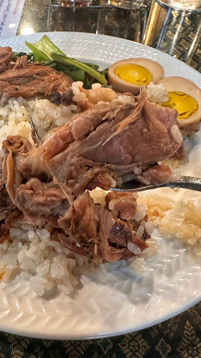 IMG_0677.jpeg 족발덮밥 & 쏨땀