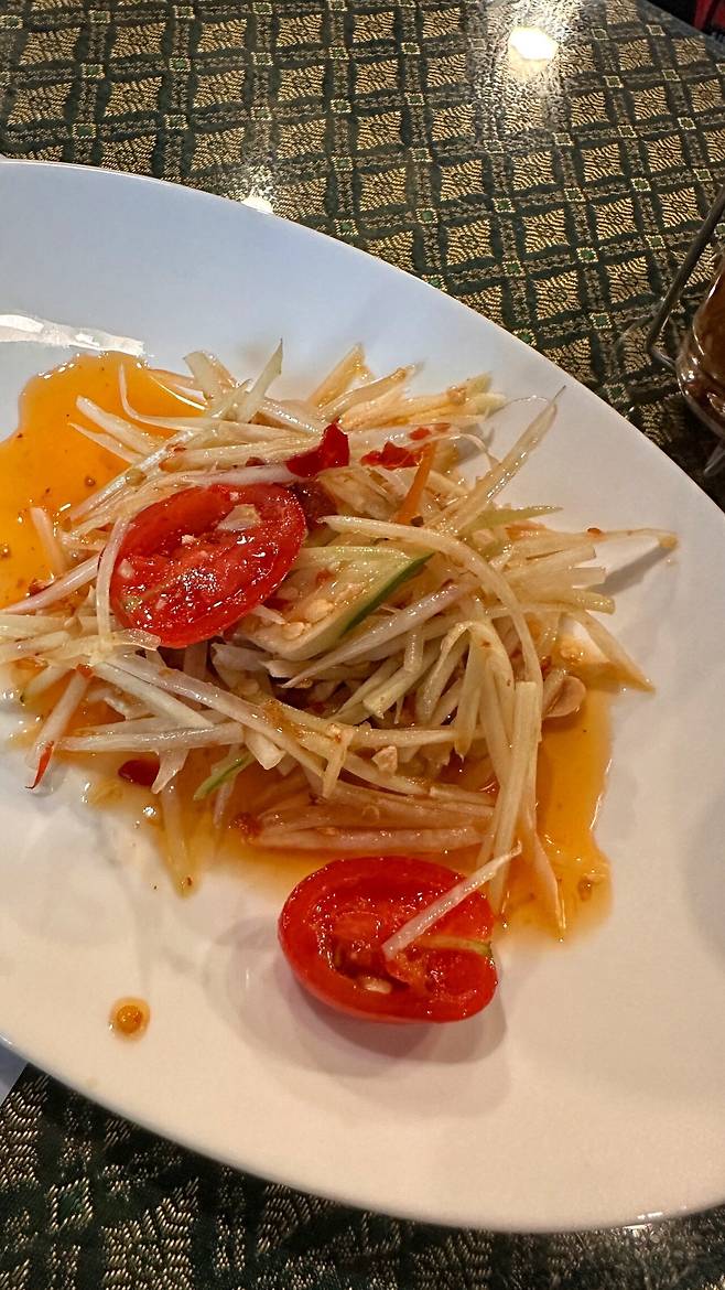 IMG_0680.jpeg 족발덮밥 & 쏨땀