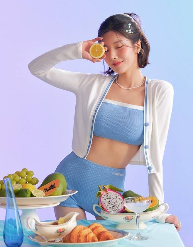 17453148635800.jpg 권은비 비키니 및 모노키니 근황